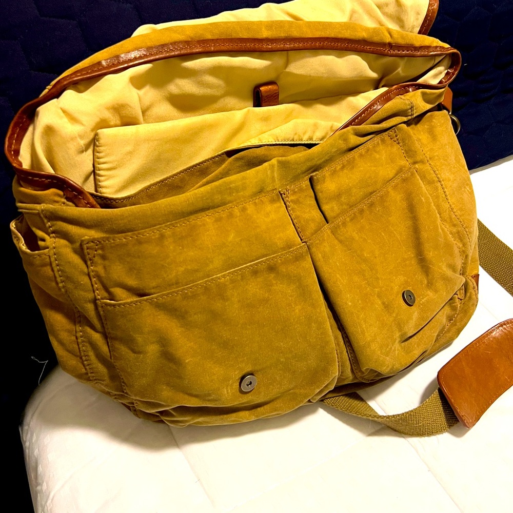 Men’s Messenger bag camel color